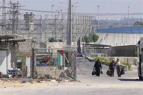 Israel shuts down main crossing with Gaza after outbreak of border violence